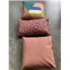 Image 4 : NEW CASE OF 9 OUTDOOR THROW PILLOWS WITH 3 NEW OUTDOOR  FLEECE BLANKETS TOTALL RETAIL OVER $250 6 SQ