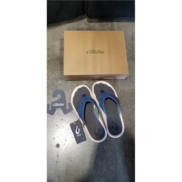 NEW OLUKAI ULELE  SIZE 9 MENS SANDALS, SLATE BLUE / CHARCOAL