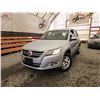 Image 1 : 2010 VOLKSWAGON TIGUAN, SILVER, 141457 KMS, ALL WHEEL DRIVE. NO RESERVE. - P519736