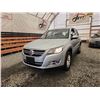 Image 2 : 2010 VOLKSWAGON TIGUAN, SILVER, 141457 KMS, ALL WHEEL DRIVE. NO RESERVE. - P519736