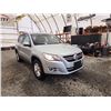 Image 8 : 2010 VOLKSWAGON TIGUAN, SILVER, 141457 KMS, ALL WHEEL DRIVE. NO RESERVE. - P519736