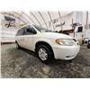 Image 8 : 2006 DODGE CARAVAN, WHITE, 182284 KMS, FRONT WHEEL DRIVE. - D527002