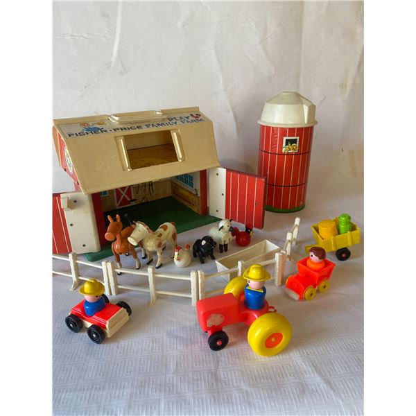 808 -- FISHER PRICE FAMILY FARM