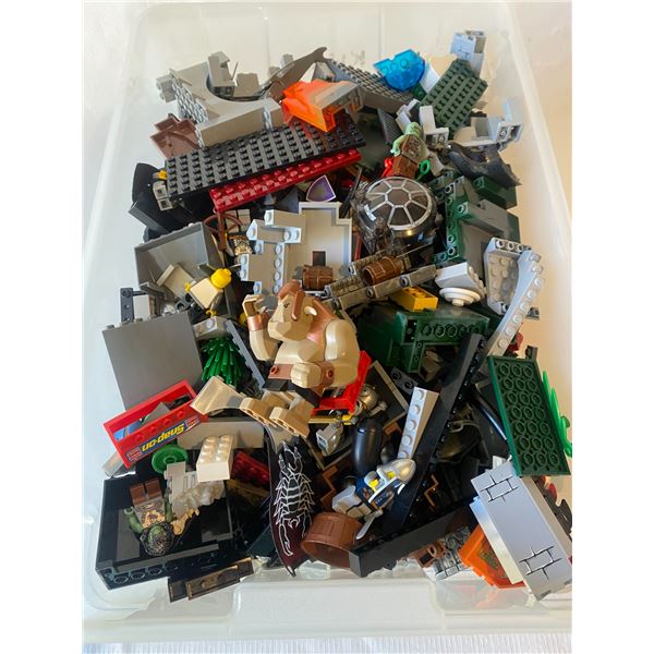 812 -- MIXED LEGO BIN