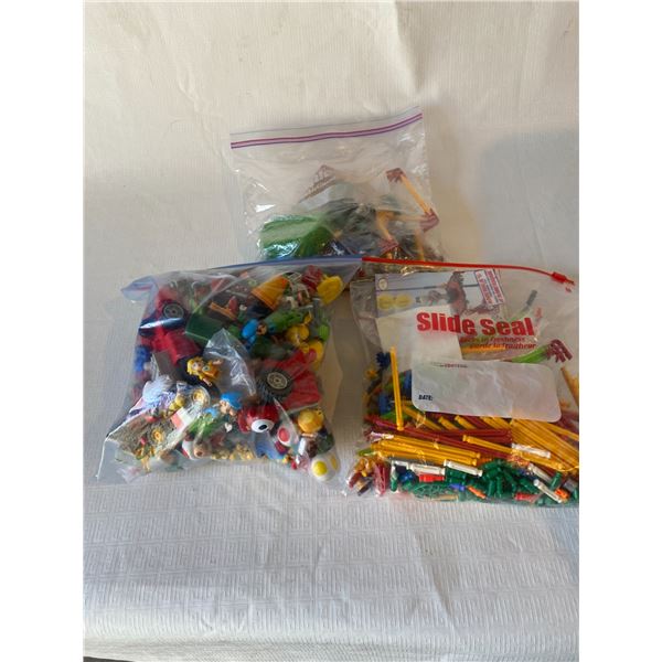 823 -- MARIOKART X K'NEX MIXED BAGS