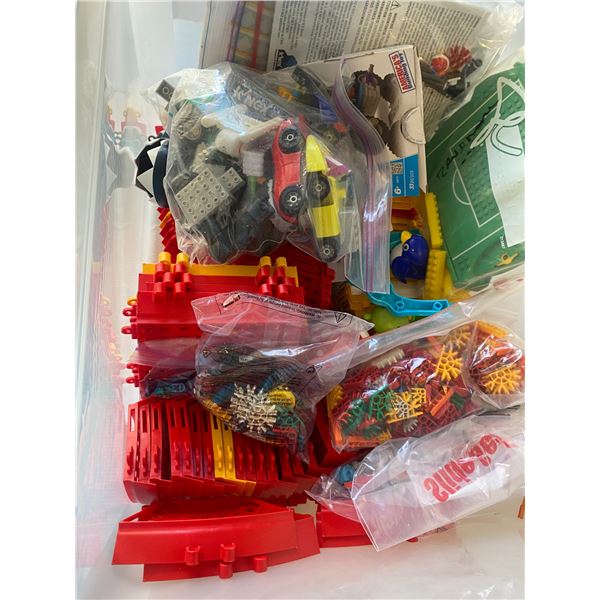 824 -- MARIOKART X K'NEX MIXED TOTE