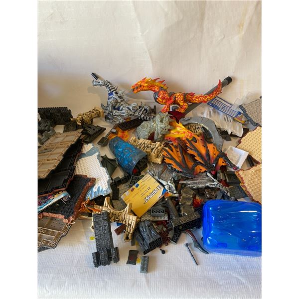 825 -- MEGA BLOCKS FIRE & ICE DRAGONS