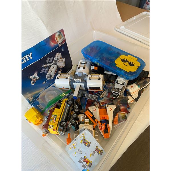 827 -- LEGO CITY SPACE LOT