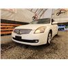 Image 2 : 2009 NISSAN ALTIMA, WHITE, 159057 KMS, FRONT WHEEL DRIVE. - D167823