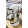 Image 2 : KITCHENAID CLASSIC 4.5 QUART 4.26L ELECTRIC COUNTERTOP TILT-HEAD STAND MIXER WITH METAL