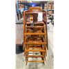 Image 2 : 4 DARK WOOD COMMERCIAL RESTAURANT FLOOR STANDING HIGH CHAIRS