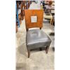 Image 1 : 8 DARK WOOD PADDED SQUARE BACK COMMERCIAL RESTAURANT SIDE CHAIRS