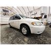 Image 8 : 2006 DODGE CARAVAN, WHITE, 182284 KMS, FRONT WHEEL DRIVE. - D527002