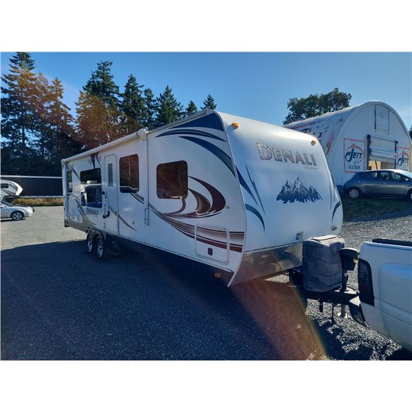 2013 DENALI TRAVEL TRAILER, WHITE . - D312511