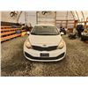 Image 6 : 2015 KIA RIO, WHITE, 150215 KMS, FRONT WHEEL DRIVE. - D429876