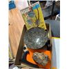 Image 1 : Rock and gem  magazine, bowl, stone, etc.