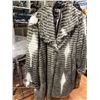 Image 1 : Regal faux fur coat three XL