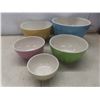 Image 2 : 5 Mixing Bowls, 2 Vacuum – sealed Containers, And Cutting Board