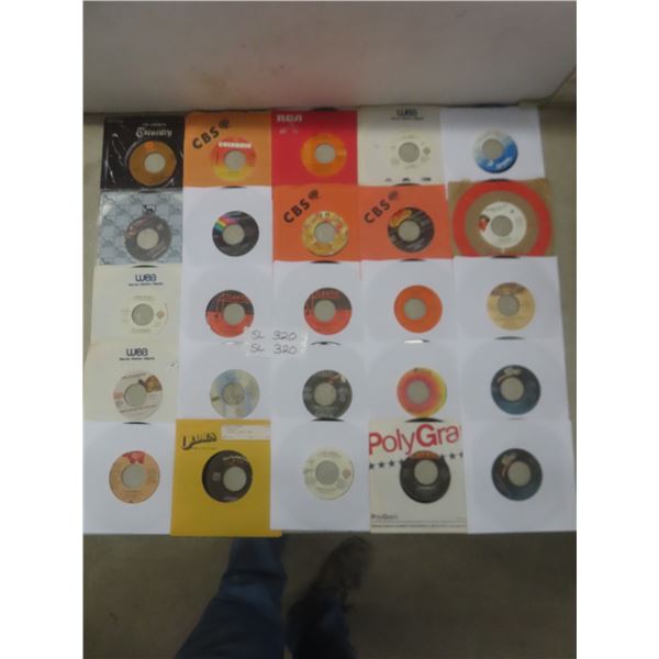 25 Vinyl 45’s All In Mint Condition Los Lobos, Chaptrick, Red Speedwagon, Eagles, ABBA, Journey +