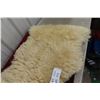 Image 3 : New Zealand Sheepskin Pelt - Measures 41” x 25”
