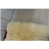 Image 4 : New Zealand Sheepskin Pelt - Measures 41” x 25”