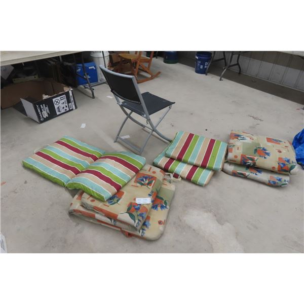 4 Lounge Chair Cushioins + Folding Chair