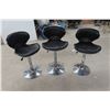 Image 1 : 3 Swivel/Adjustable Bar Stools 