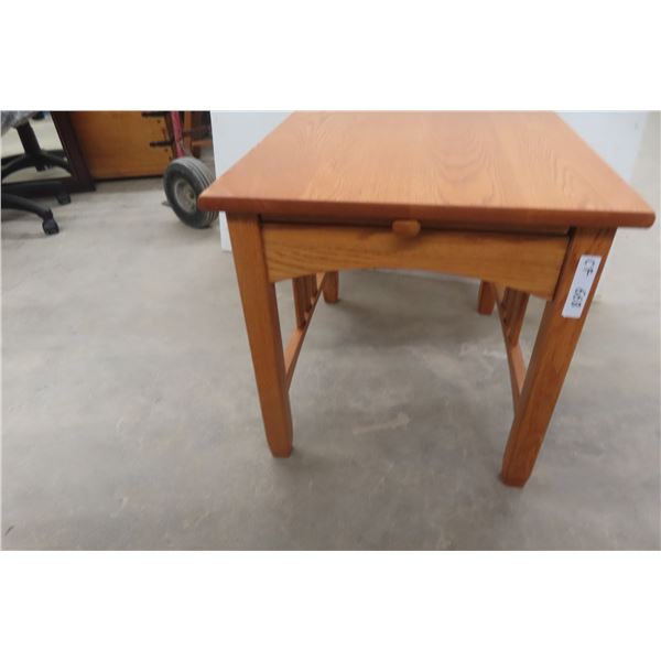 Oak End Table 21'' x 26'' x 21'' 