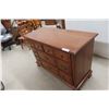 Image 2 : Maple Dresser 32'' x 47'' x 20'' 