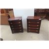 Image 1 : 2 Matching Night Stands 32'' x 25'' x 17'' 