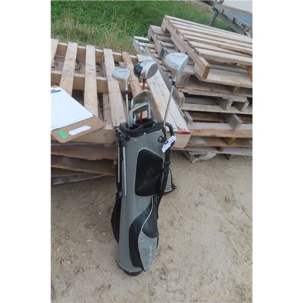 7 Right Handed Big Bertha Golf Clubs with 
