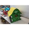 Image 1 : John Deere Plastic Bird House 22'' x 22'' x 20''