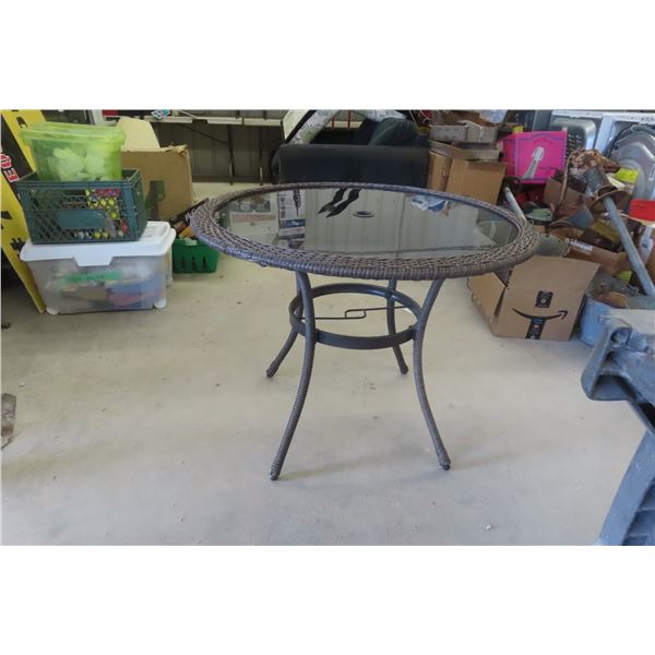 Patio Table 29'' H x 38'' Diameter 