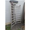 Image 2 : Folding Aluminum Loading Ramp 6ft x 44'' 