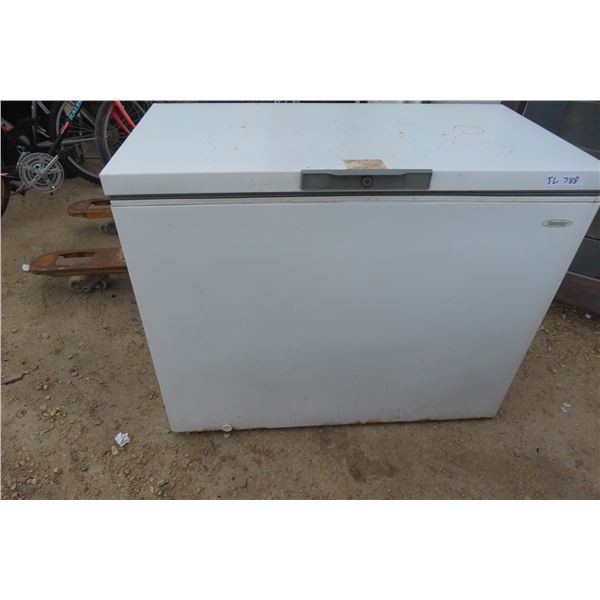 Danby Chest Deep Freeze 34'' x 22'' x 42'' 