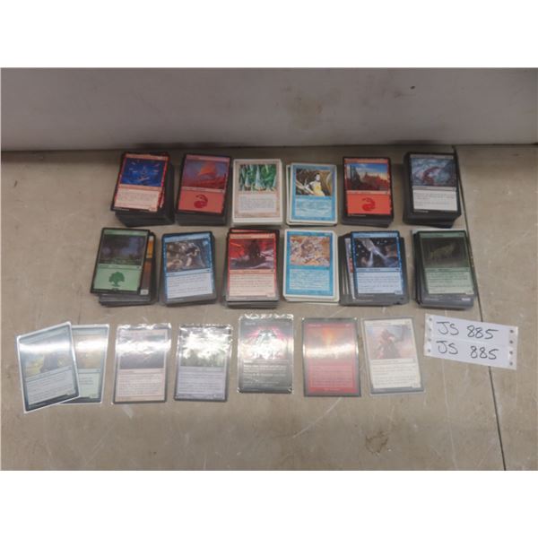 Roughly 1000 Magic: The Gathering cards