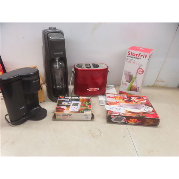 Lot of kitchen items incl. SodaStream, hot dog toaster, etc.