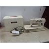 Image 1 : White Sewing Machine with Removable Sewing 