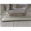 Image 8 : White Sewing Machine with Removable Sewing 