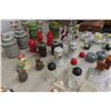 Image 8 : Salt and Peppers, Ornaments 