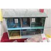 Image 4 : Vintage Metal Dollhouse with Plenty of Accessories 