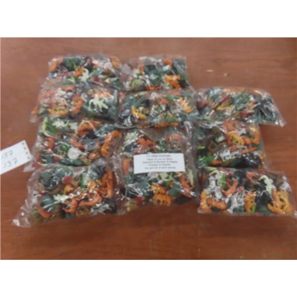 10 Packages of Plastic Wild Animal Figures (72 per Package)