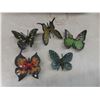 Image 2 : 5 New Boxes of Plastic Butterflies for Crafting (144 Pieces per Box)