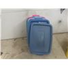 Image 7 : 9 Rubbermaid Plastic Totes in Assorted Sizes