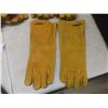 Image 2 : 12 New Pairs of Leather Work Gloves With 2 Roller Frames and a Roller