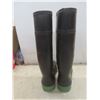 Image 2 : Baffin Rubber Boots Sz 10 & Cabelas Instinct Sz 10 Boots