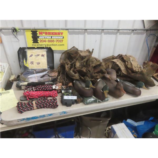 5 Duck Decoys, Burlap Camo Blind, Blind, Rope W/ Pulleys, Ratchet Straps, Estrus Betty Peeing Doe