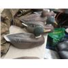 Image 8 : 5 Duck Decoys, Burlap Camo Blind, Blind, Rope W/ Pulleys, Ratchet Straps, Estrus Betty Peeing Doe