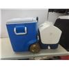Image 2 : Rubbermaid Cooler & Igloo Playmate Plus