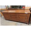 Image 2 : Dresser 30'' x 18'' x 66'' with Large Mirror 50'' x 36'' 